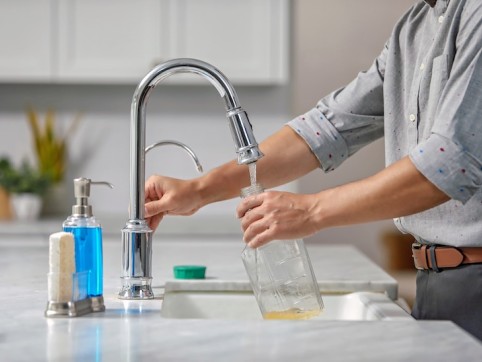 Rinsing-Juice-Bottle