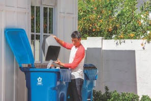 Emptying-Indoor-Recycling