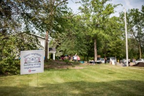 neighborhood promise sign on the lawn