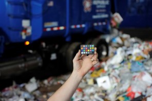 hand holding a rubiks cube 