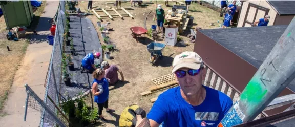people gardening